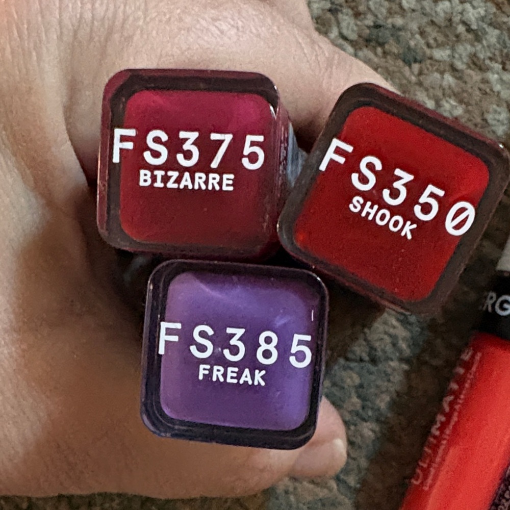 COVERGIRL Lipstick Set - Bold Reds, Pinks, and Purples - Picture 3 of 11